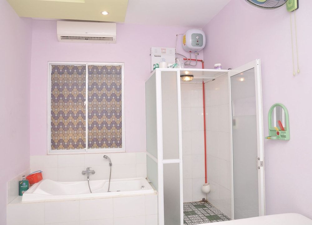 A Dong Hotel Deluxe Double Room 4