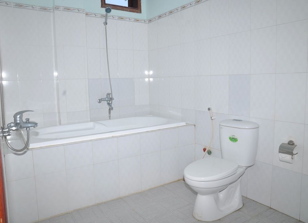 A Dong Hotel VIP Room 5