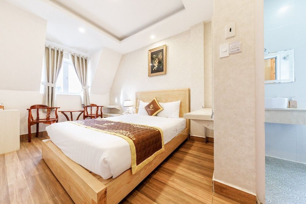 undefined Golden Bee Hotel 2