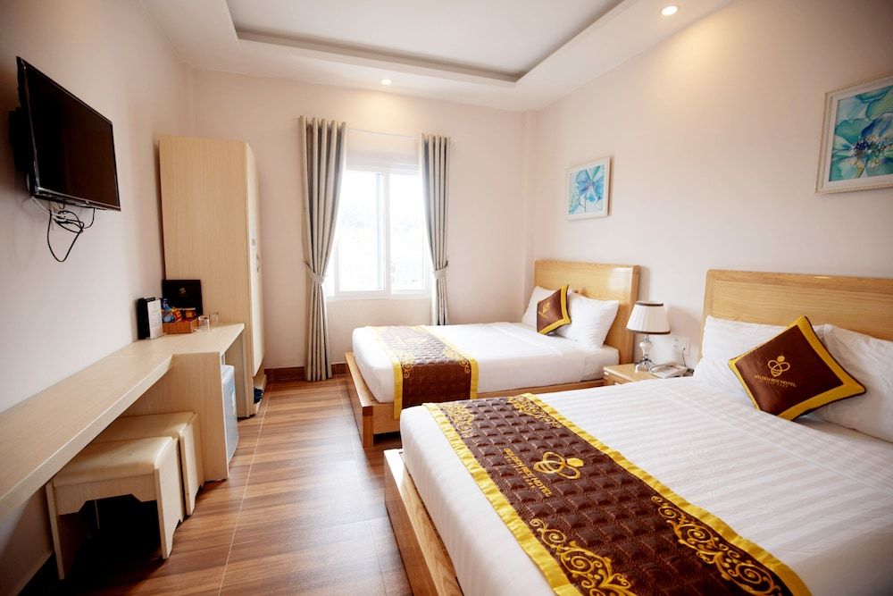 undefined Golden Bee Hotel 8