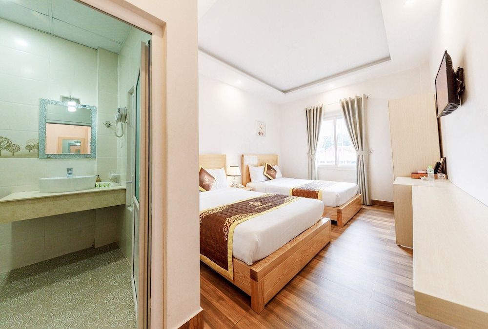 undefined Golden Bee Hotel 4