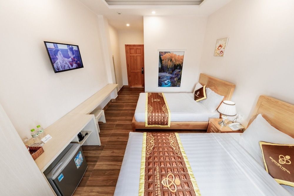 undefined Golden Bee Hotel 10
