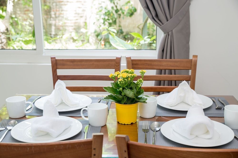 Nanu Garden House Boutique Deluxe Apartment, 2 Queen Beds, Garden View, Beachside 3