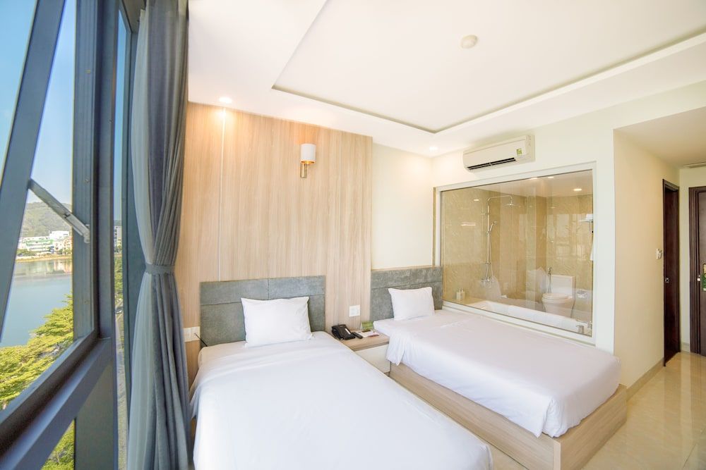 Deluxe Room, Lake View