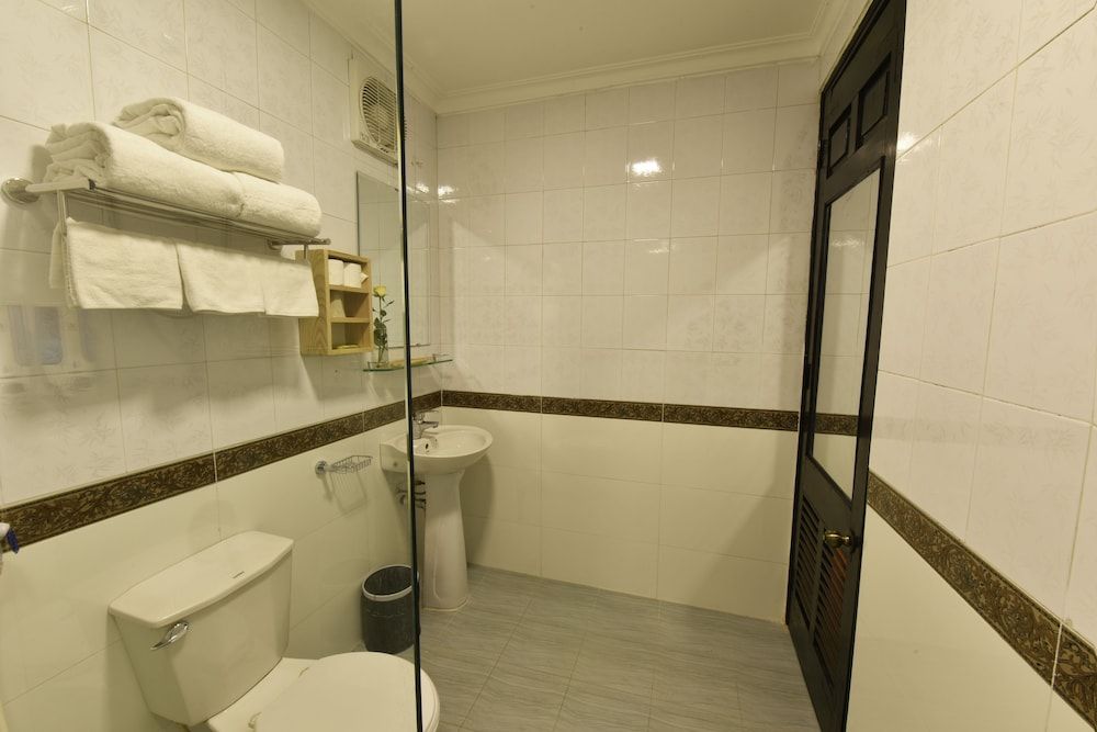 Ibiz City Hostel Deluxe Triple Room 4