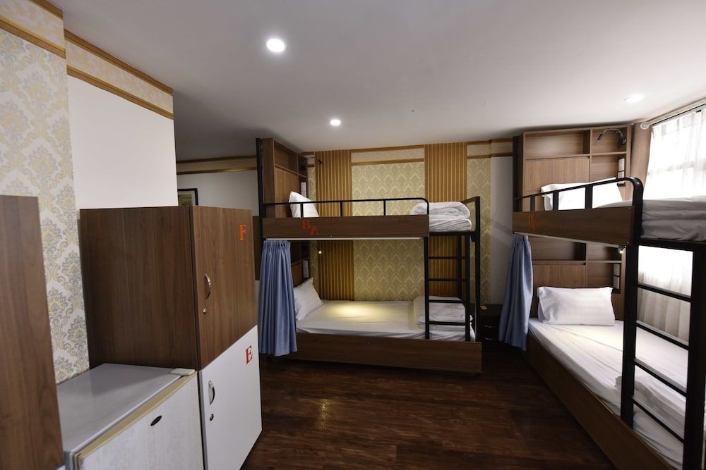 8-Bed Mixed Domitory Room (Single Bed)
