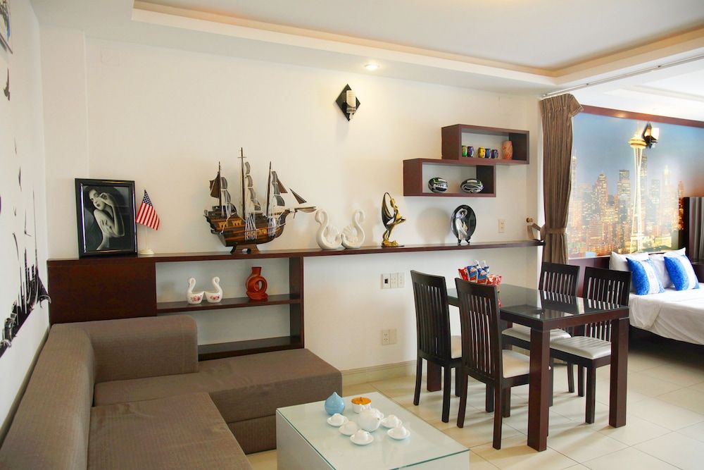 undefined Mayfair Danang Hotel 10