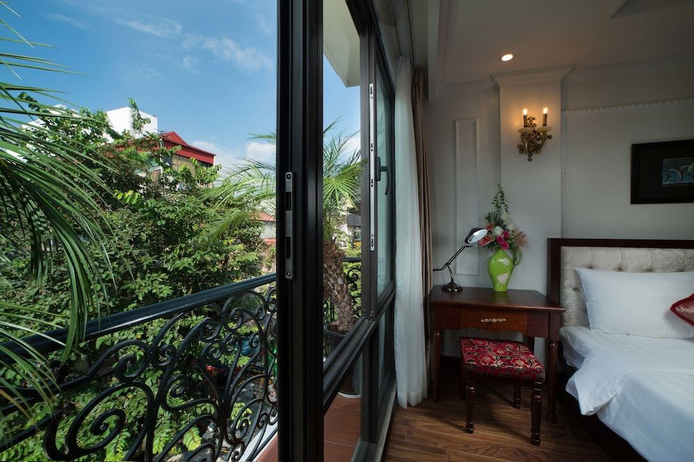 Golden Sail Hotel Family Room 7