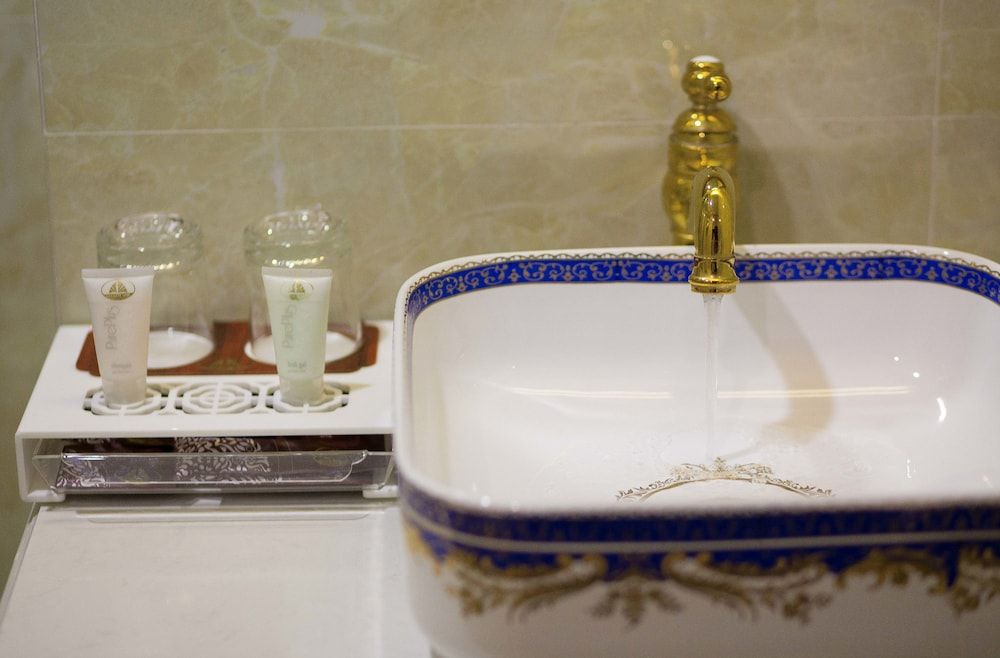 Golden Sail Hotel Deluxe Room, Balcony 8