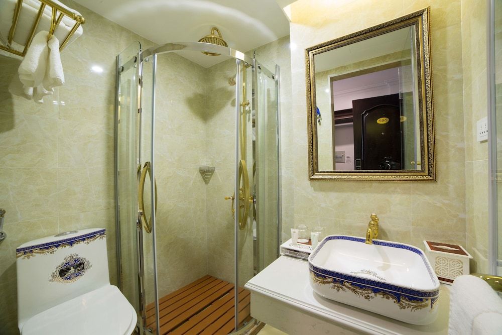 Golden Sail Hotel Deluxe Room, Balcony 7