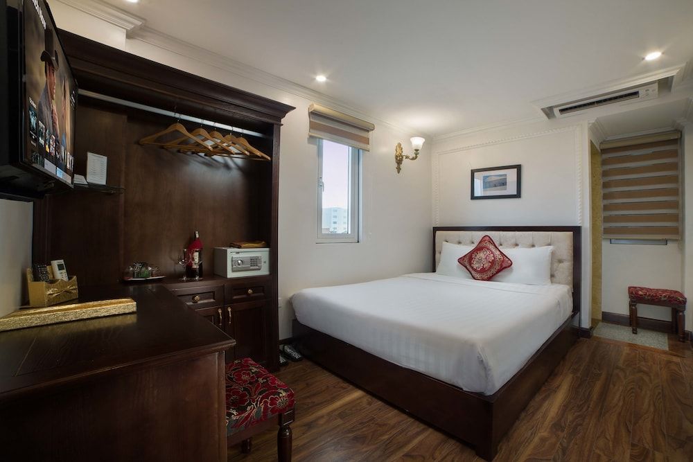 Golden Sail Hotel Deluxe Double Room 3