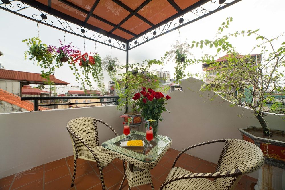 Golden Sail Hotel Deluxe Room, Balcony 9