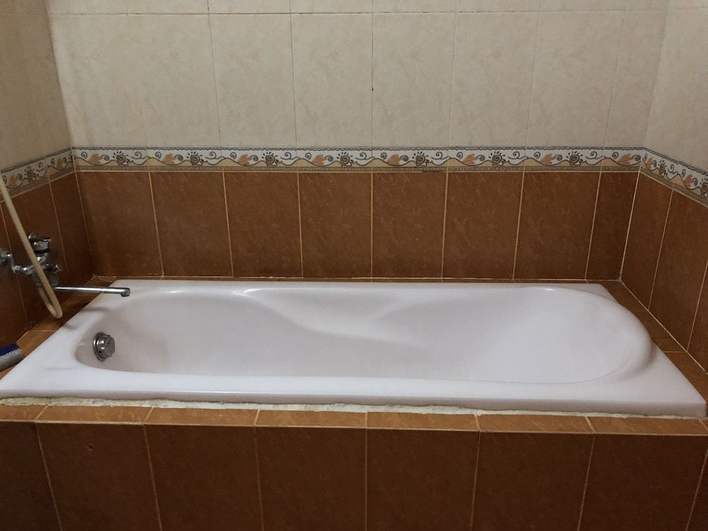 Deep Soaking Bathtub