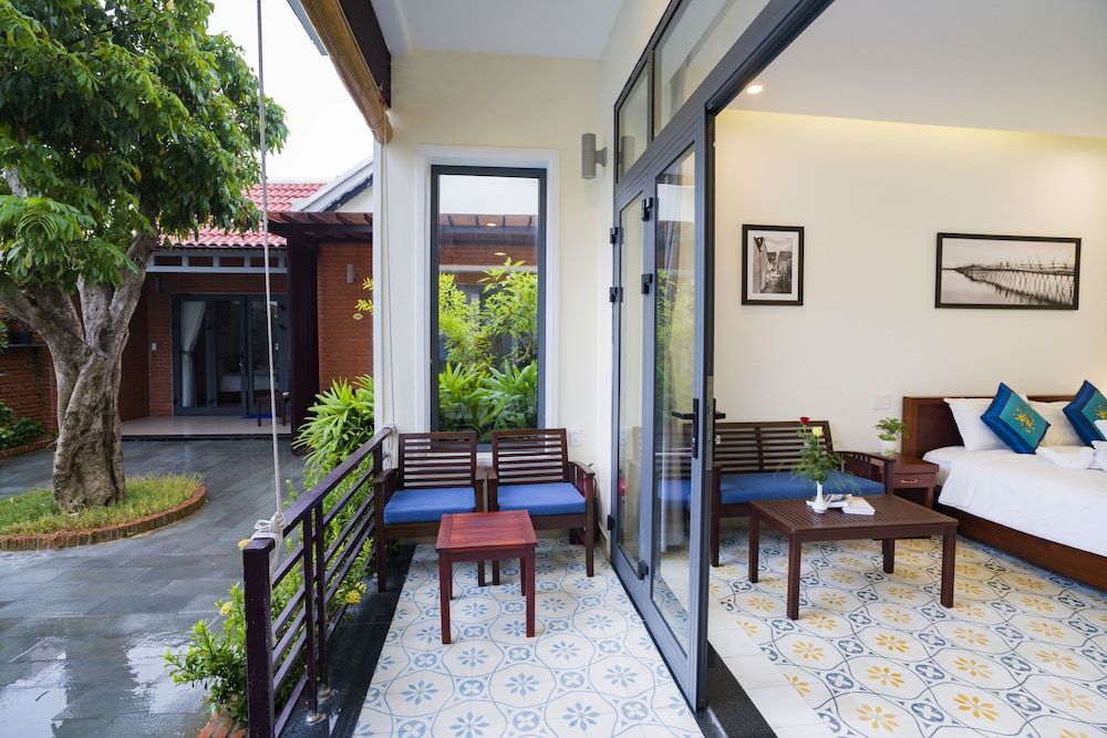 River Waves Villa Superior Double Room, Pool View 3