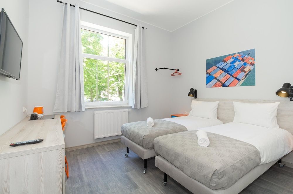 Twin Room (6)