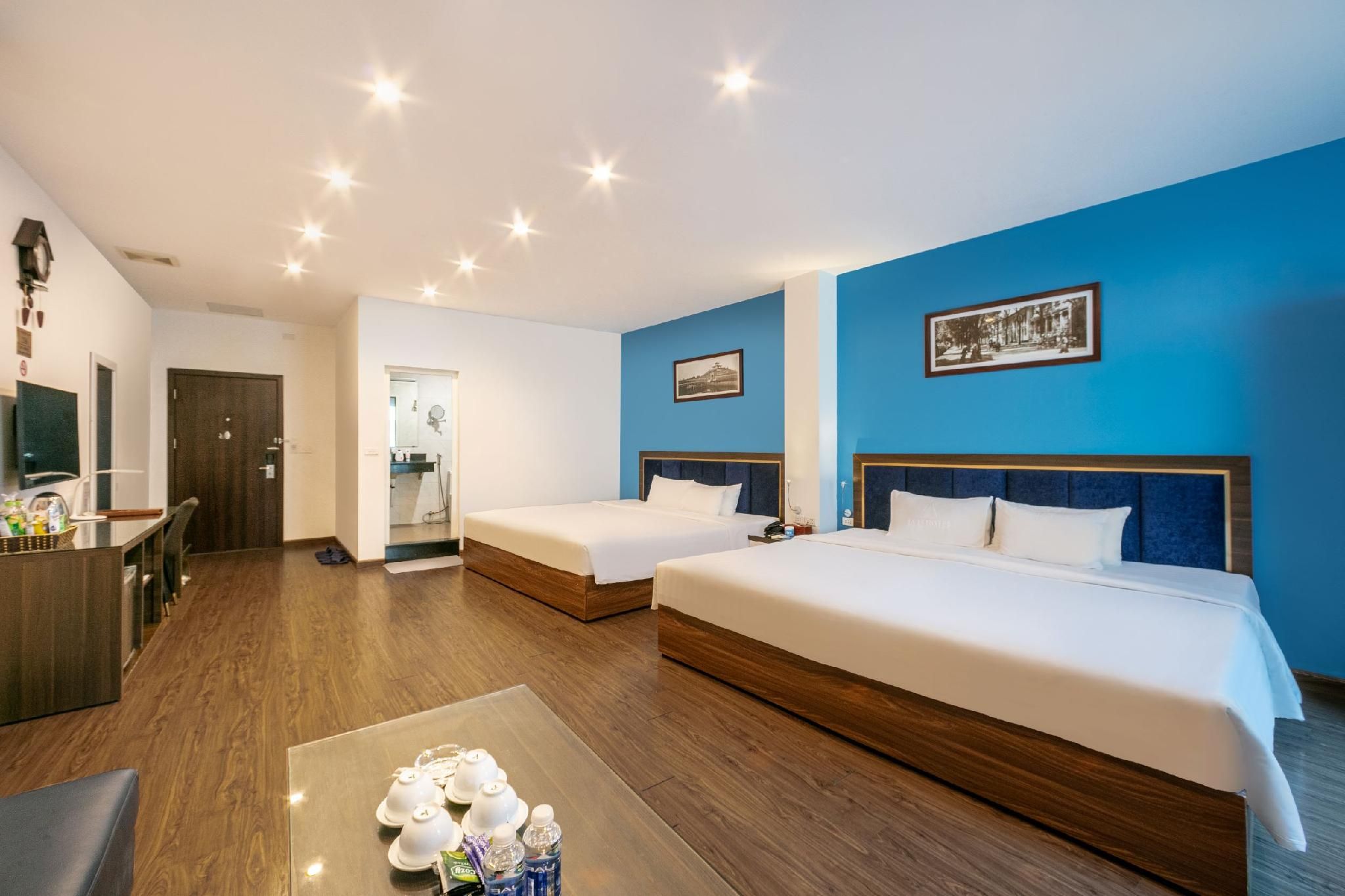 Deluxe Double with Window