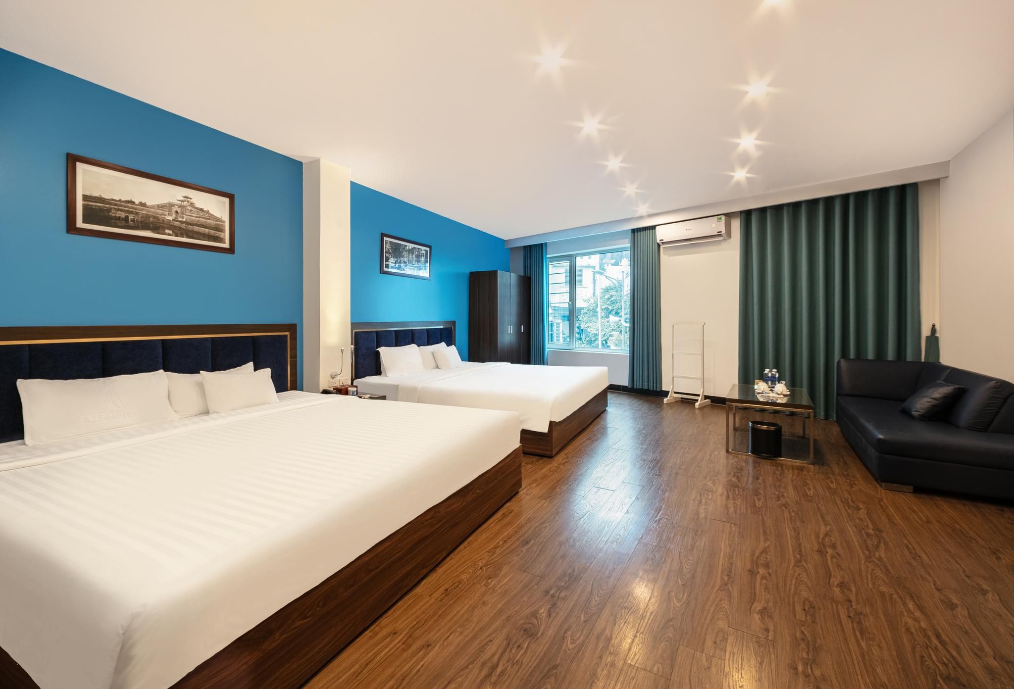 Deluxe Double with Window