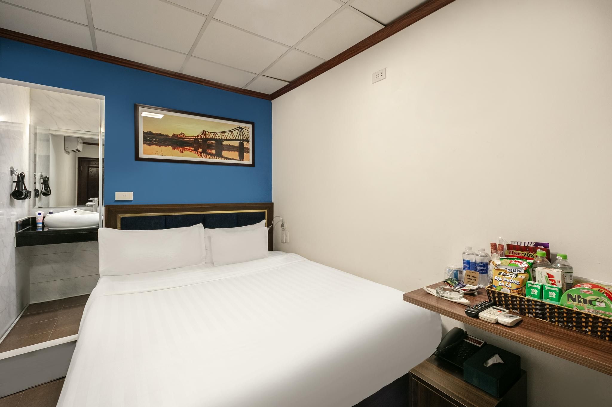 Single Room - Breakfast Included