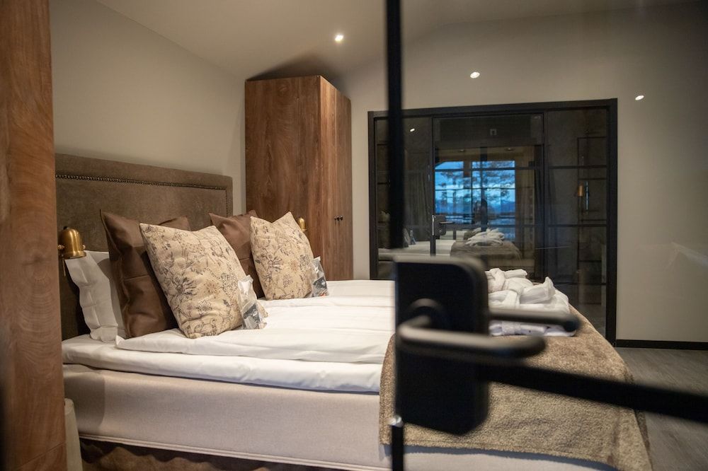 Mountain Lodge Deluxe Suite, Multiple Beds 2