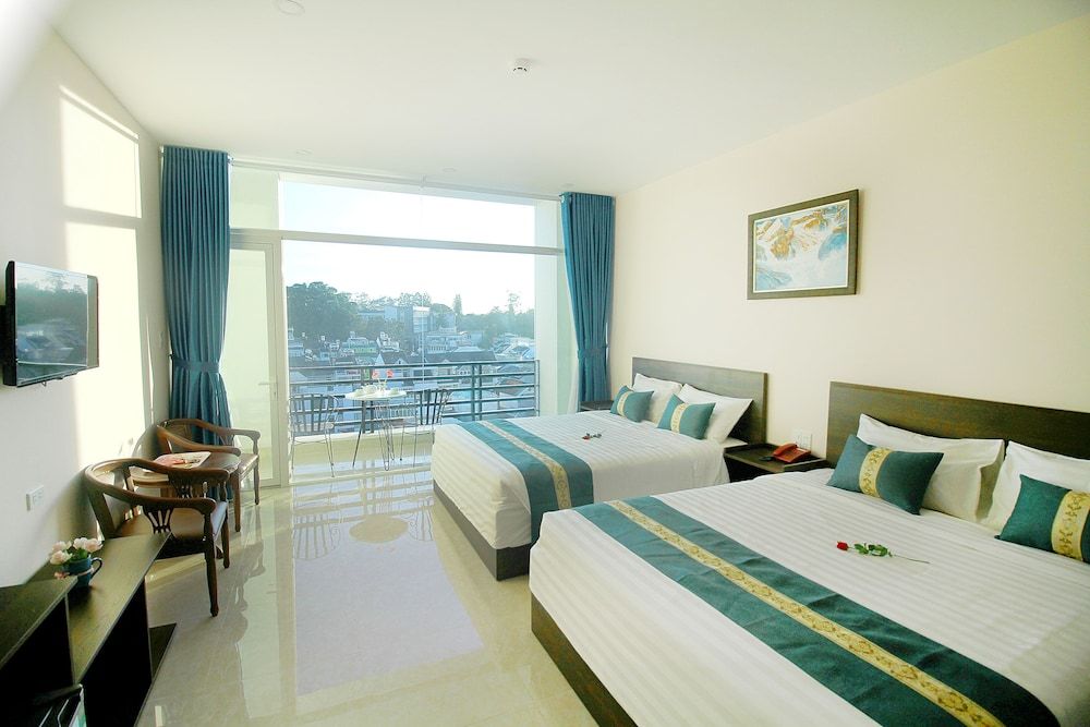 Dalat Ecogreen Hotel Deluxe Family Room