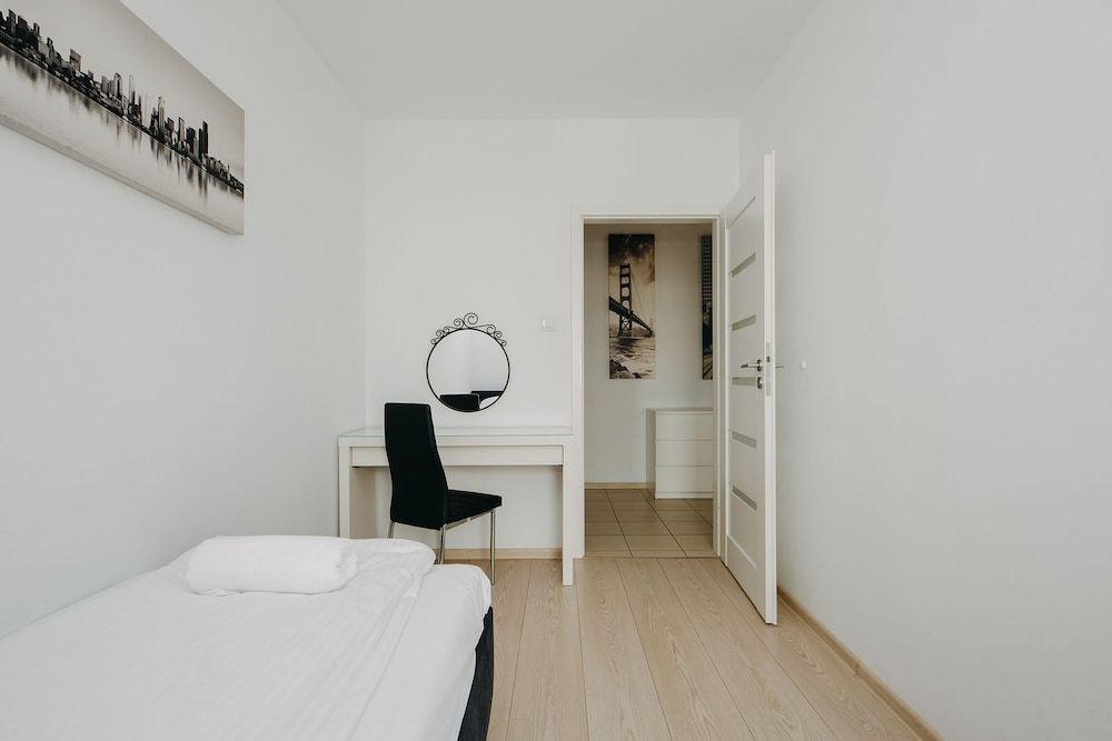 ShortStayPoland Krakowska - B65 Apartment, Multiple Beds, Non Smoking, Courtyard View 12