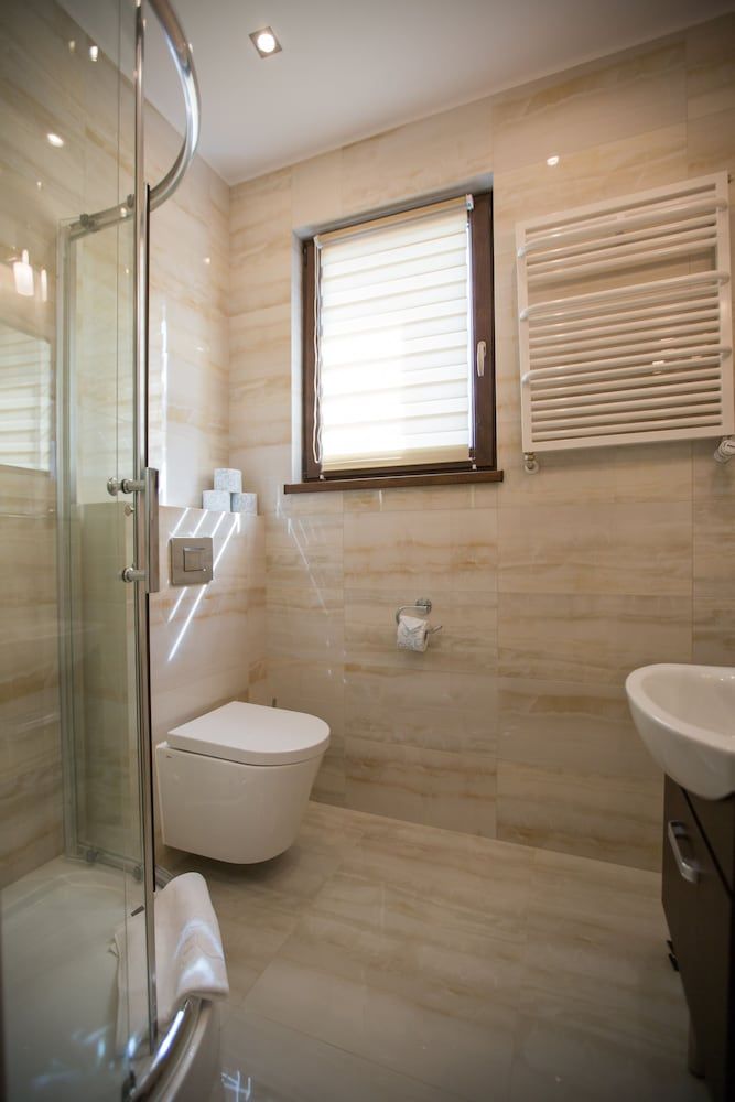 Double Room (10)