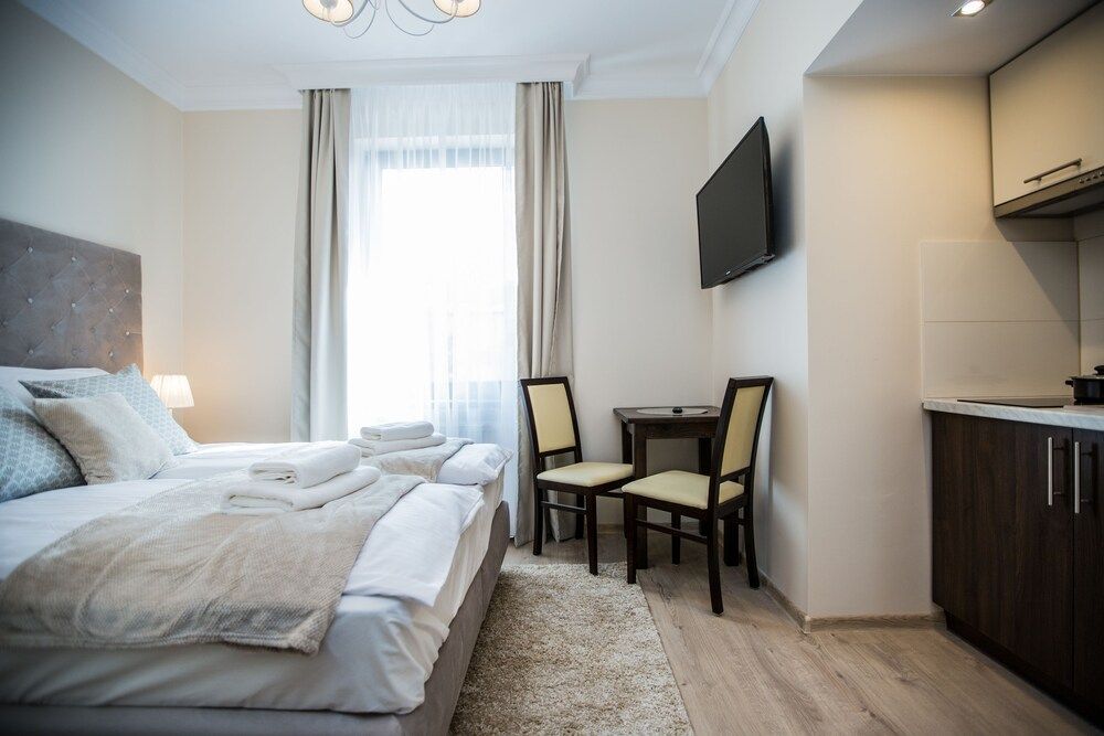 Double Room (9)
