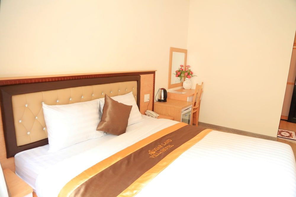 Sugar Land Villa Hotel Dalat Deluxe Queen Double Room with Balcony 4