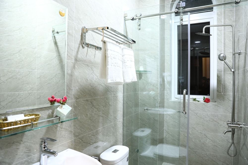 Sugar Land Villa Hotel Dalat Deluxe King Double Room with Balcony 9