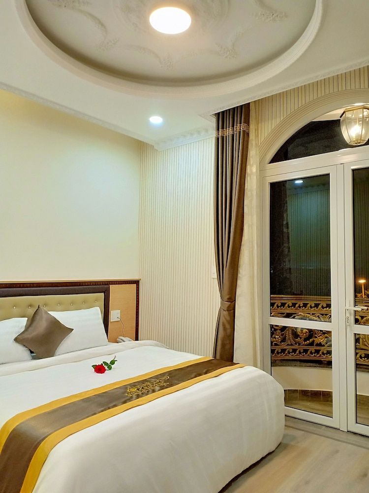 Sugar Land Villa Hotel Dalat Deluxe King Double Room with Balcony 7