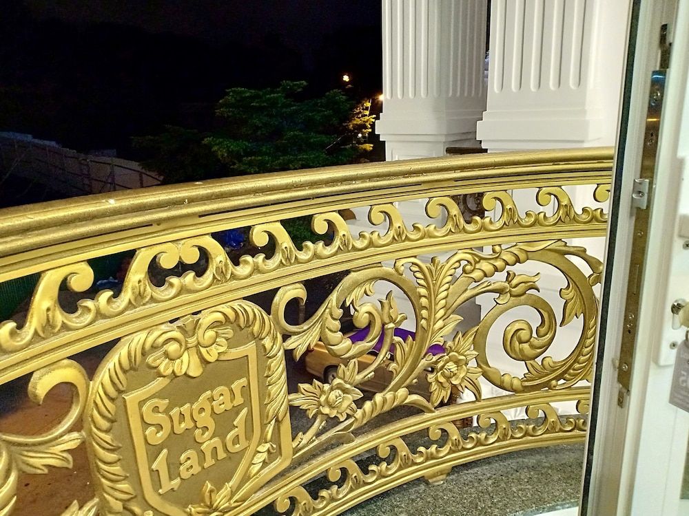 Sugar Land Villa Hotel Dalat Deluxe King Double Room with Balcony 10