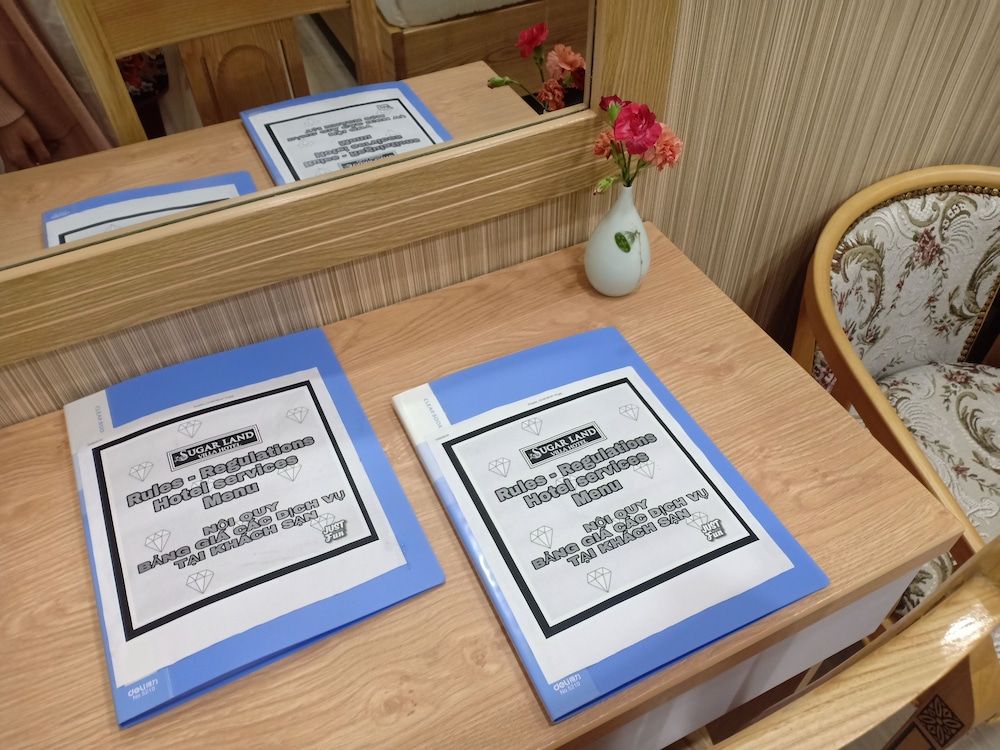 Sugar Land Villa Hotel Dalat Deluxe Queen Double Room with Balcony 5