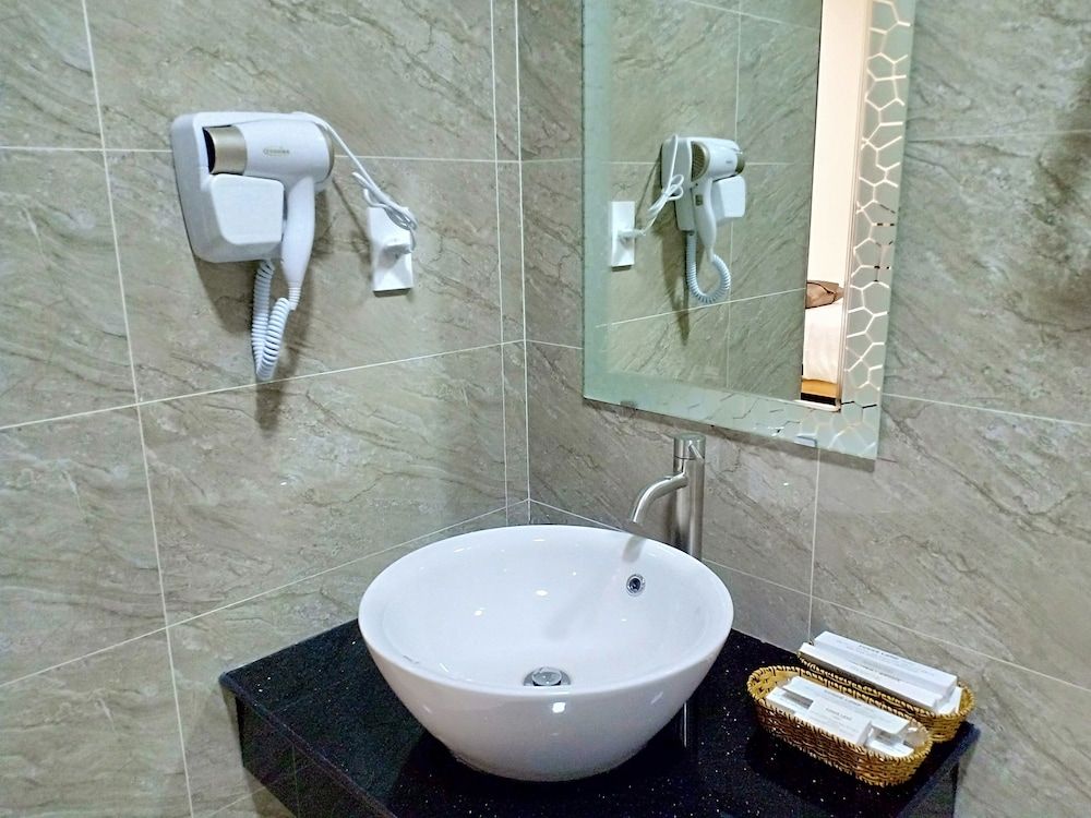 Sugar Land Villa Hotel Dalat Deluxe Queen Double Room with Balcony 7