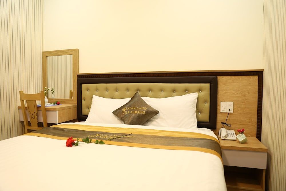 Sugar Land Villa Hotel Dalat Deluxe King Double Room with Balcony 5