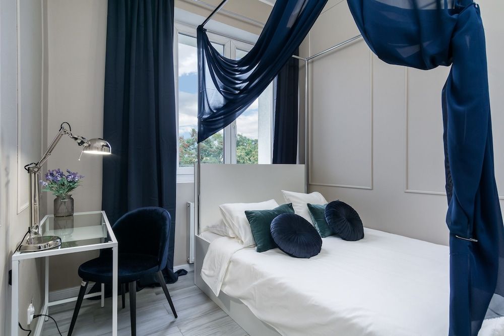 undefined Elite Apartments King Size Old Town 4