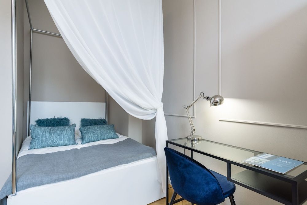 undefined Elite Apartments King Size Old Town 2