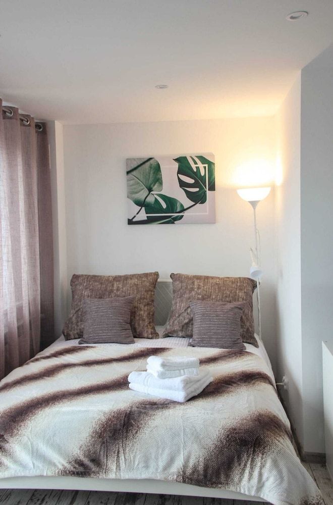 undefined Sunny City Center Apartment 8