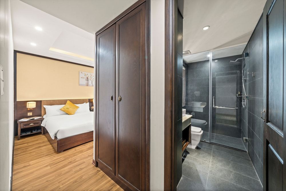 Palazzo Da Nang Beach Hotel Deluxe Triple Room, City View 9