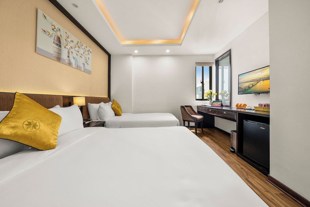 Palazzo Da Nang Beach Hotel Deluxe Triple Room, City View 6