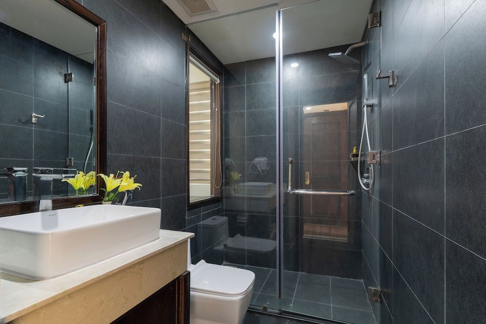 Palazzo Da Nang Beach Hotel Deluxe Triple Room, City View 8