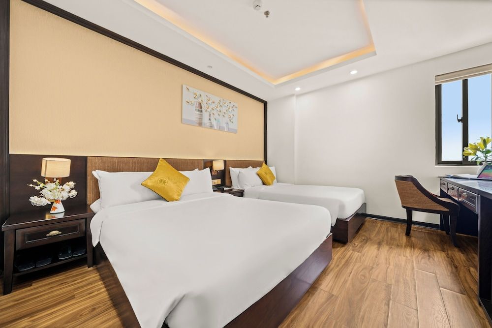 Palazzo Da Nang Beach Hotel Deluxe Triple Room, City View 3