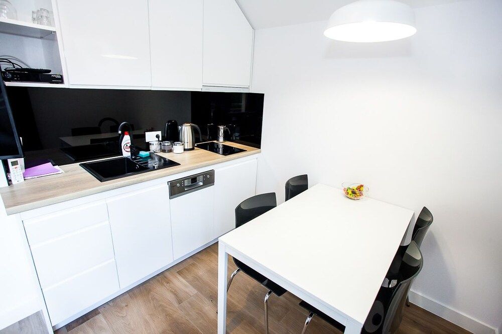 Apartment (Black)