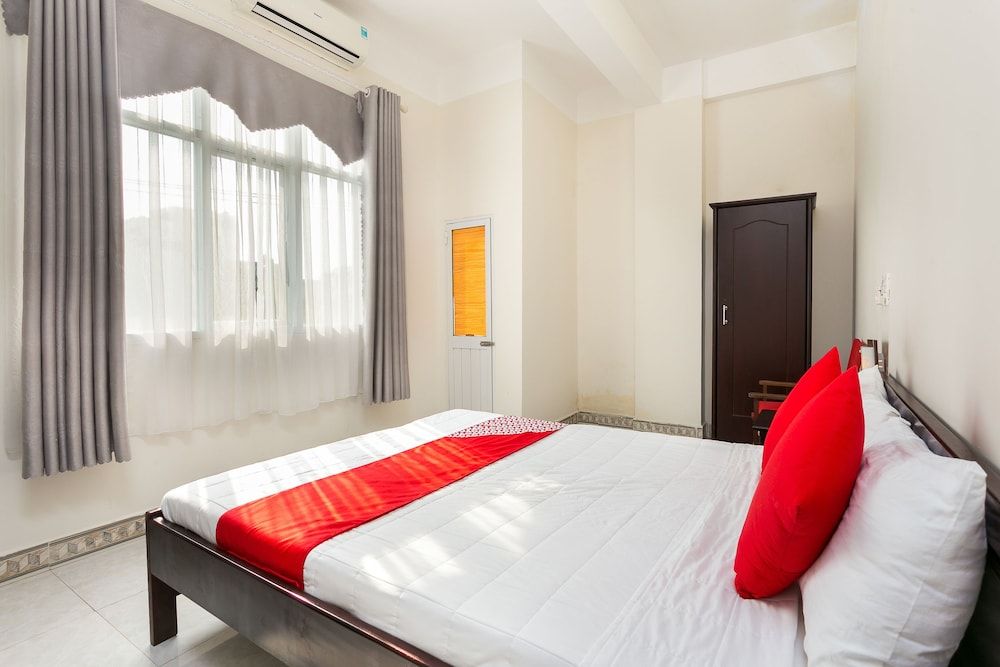 undefined OYO 117 Gina Hotel 4