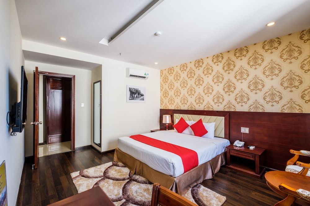 OYO 122 GIC Land Hotel Deluxe Suite