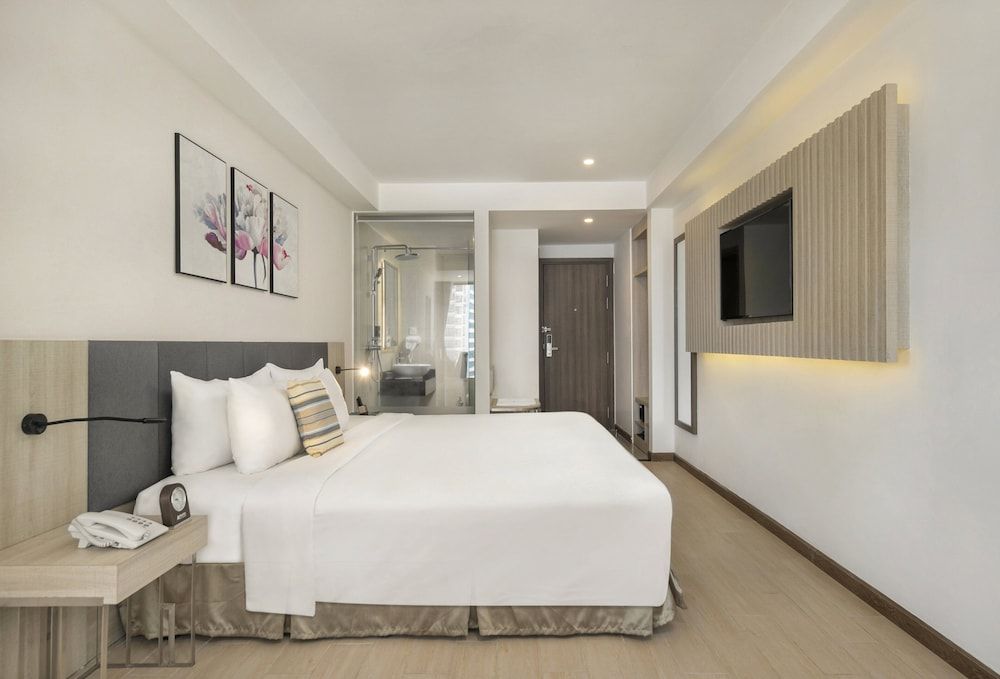 Deluxe Room, Balcony, City View