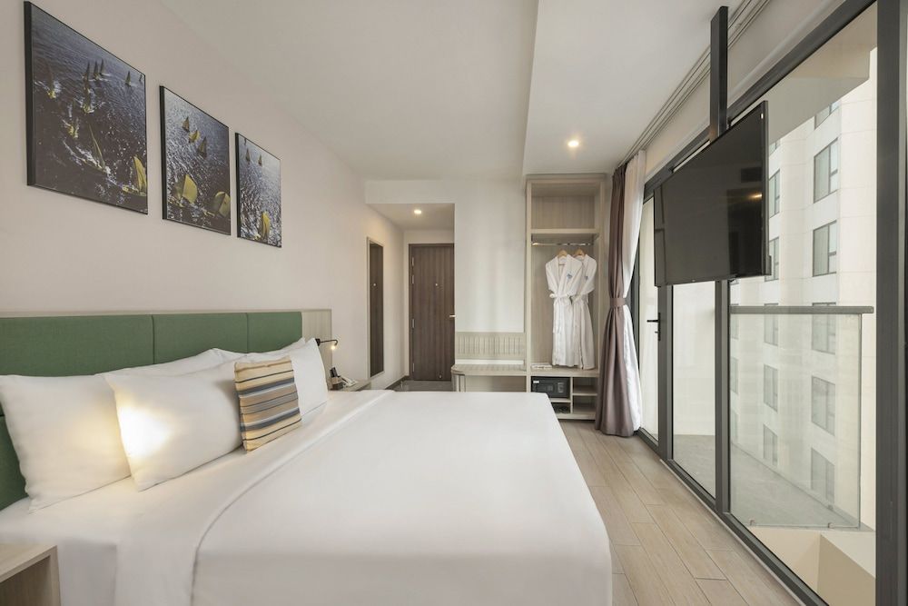 Superior Room, Balcony, City View