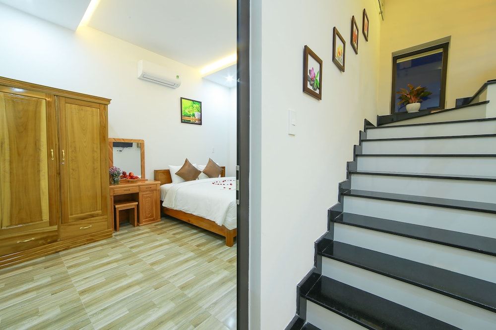Nhu Y Homestay Deluxe Room 5