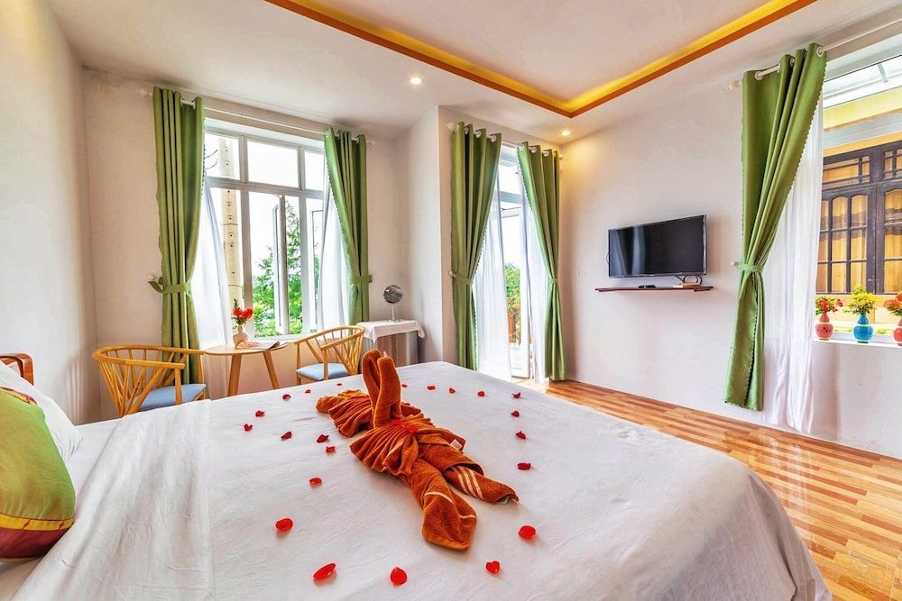 Romantic Villa, 4 Bedrooms, Pool View, Beachside
