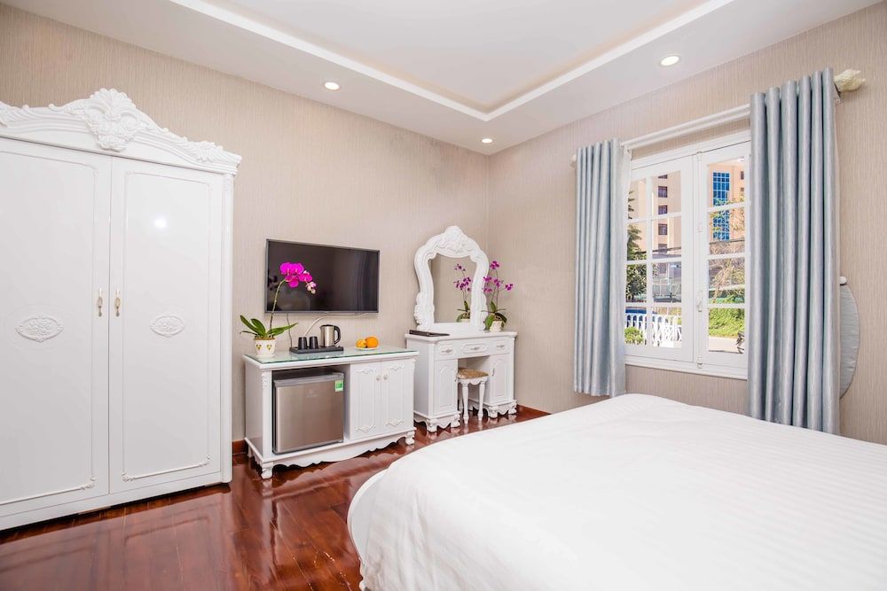 undefined Roy Villa Coffee 8