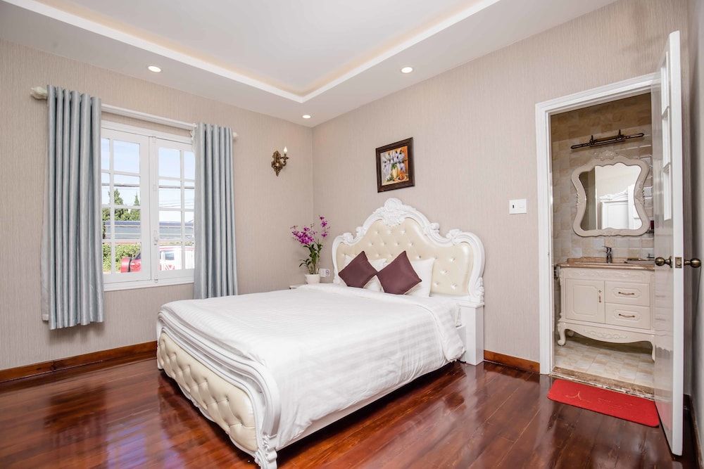 undefined Roy Villa Coffee 7